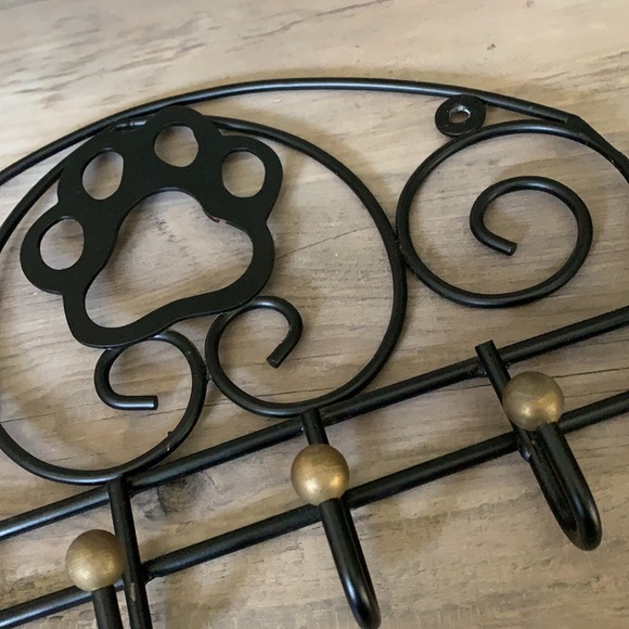 This beautiful wall hook is sturdy and modern looking! Perfect for the dog lover - Picture 2 of 2